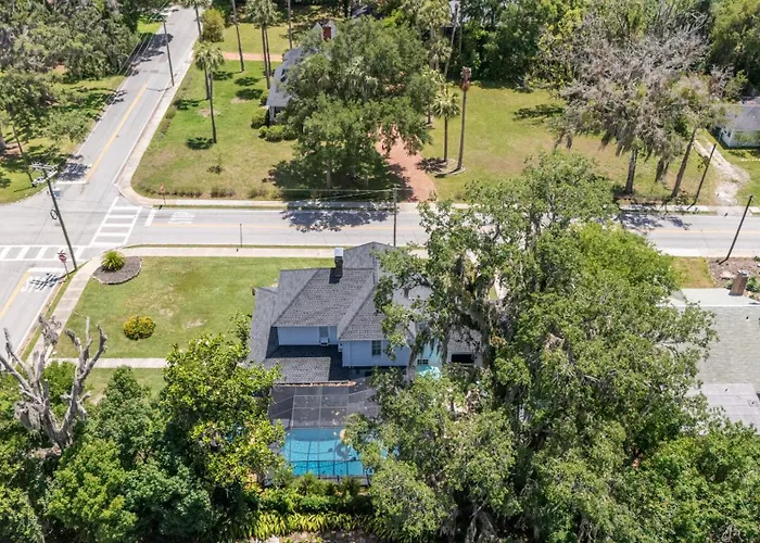 Martin House | Historic Suite With Pool Downtown
