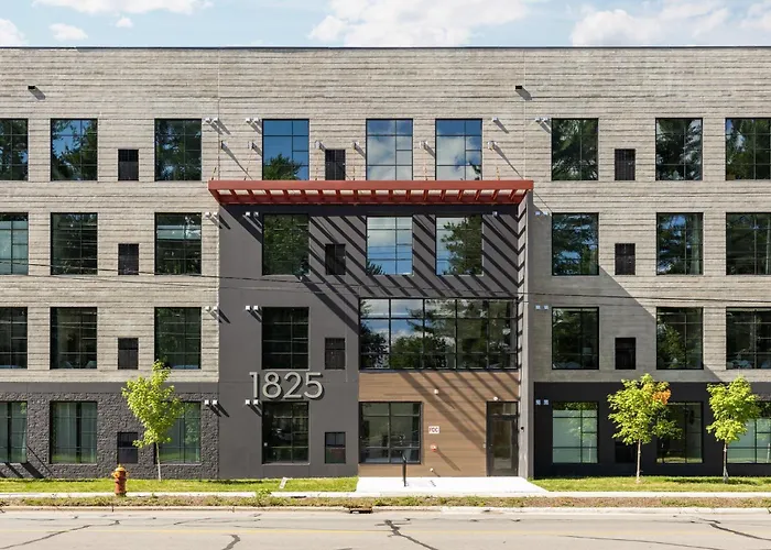 Eclectic Condo With Hot Tubs And E-Bikes
