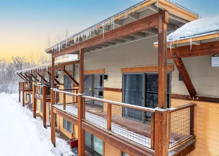 Vibrant Spacious Ski Pad Hot Tubs