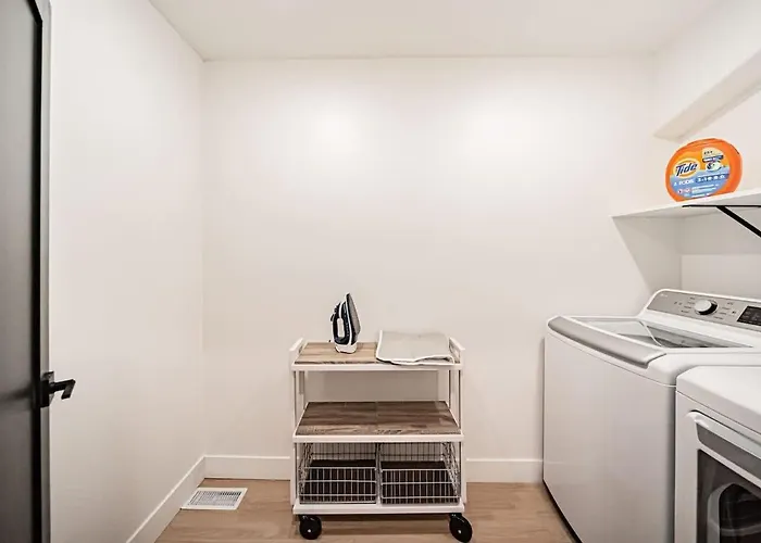 Unique Townhome With Ac Garage Patio