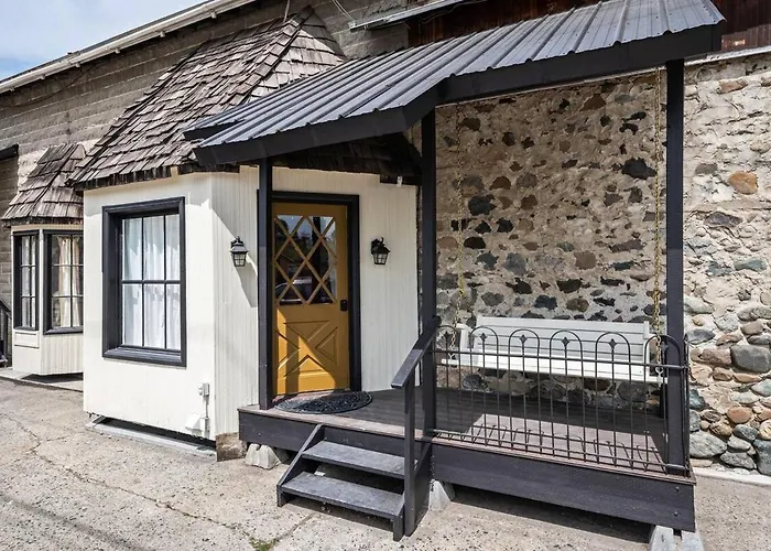 Chickadee Suite At Side Street Cashmere