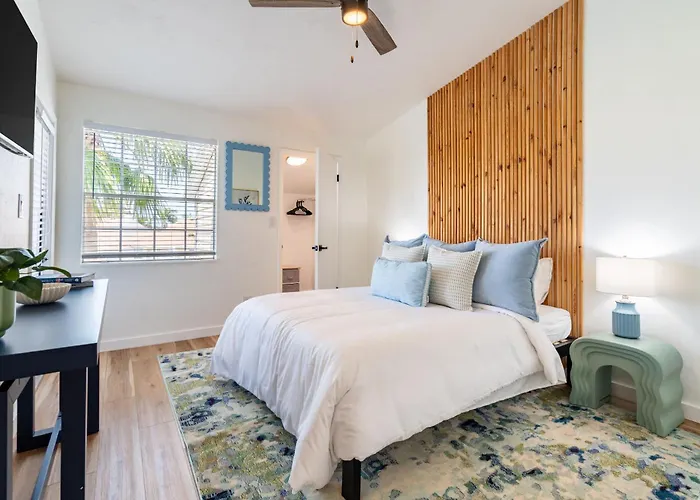 2Br Beach Getaway - Pool Gym Near Space Coast
