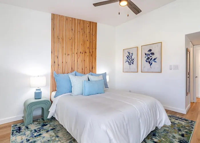 2Br Beach Getaway - Pool Gym Near Space Coast