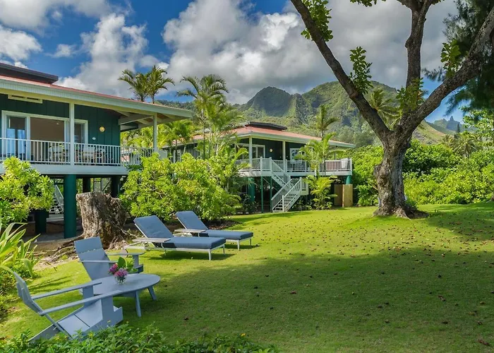 Haena Modern Beachfront Sleeps 12