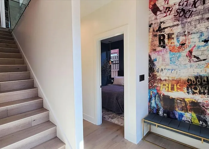 Luxurious Station House Suite B