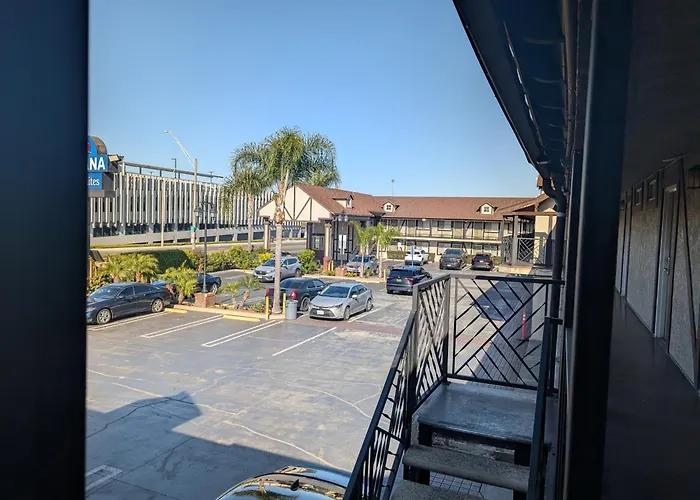 Cabana Inn & Suites