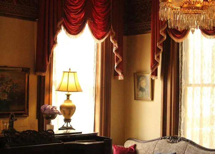 Henderson Castle Inn