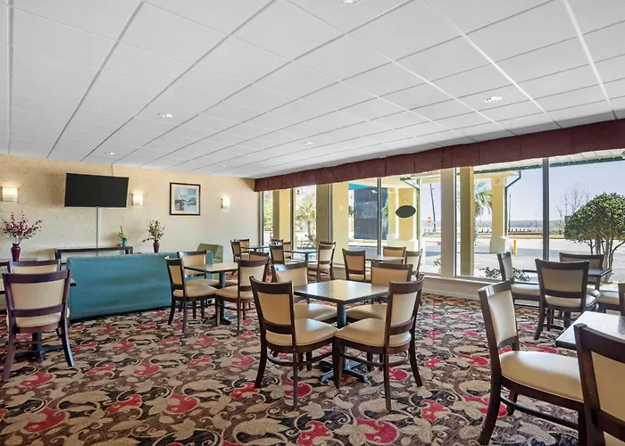 Quality Inn & Suites Near Lake Eufaula