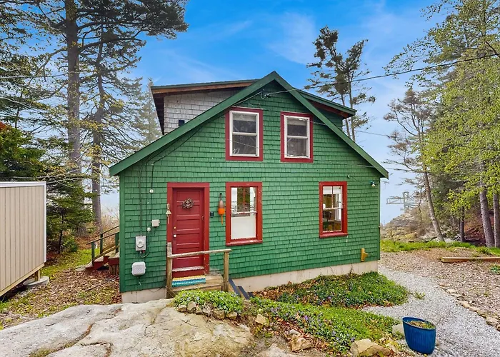 Bayfront Cottage With Fantastic Views & Minutes To Downtown - Dog-Friendly