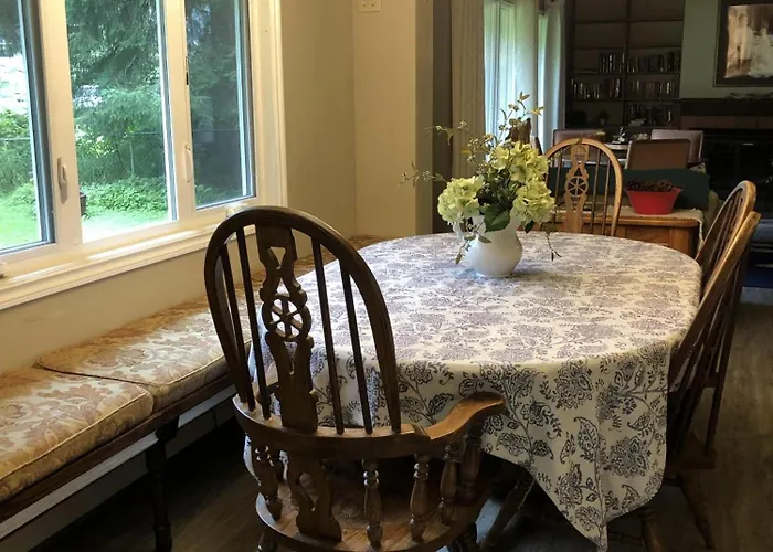 Glacier Guest Room - Walk To The Mendenhall Glacier Offering 10% Off On Tours!