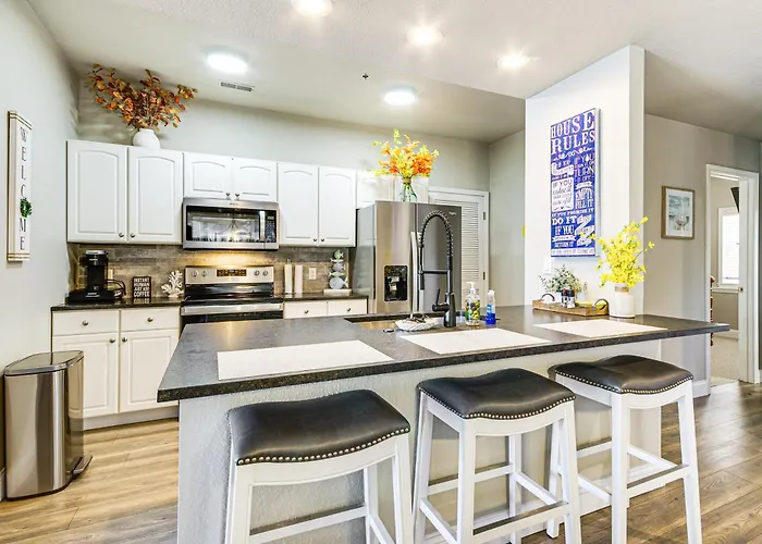 Pool Access + Private Deck: Lake Ozark Retreat