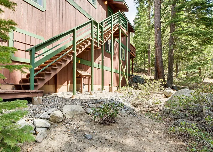 1 Mi To Heavenly Resort: Cozy Home W/ Deck!