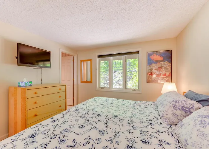 Charming Jackson Mountain Retreat On Golf Course!