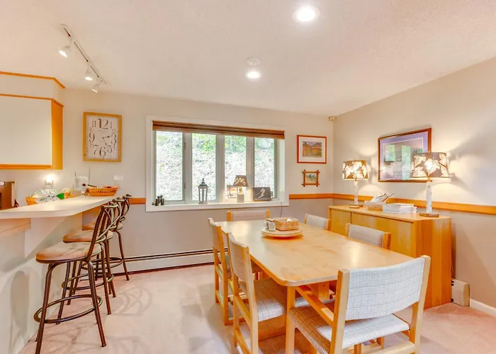 Charming Jackson Mountain Retreat On Golf Course!