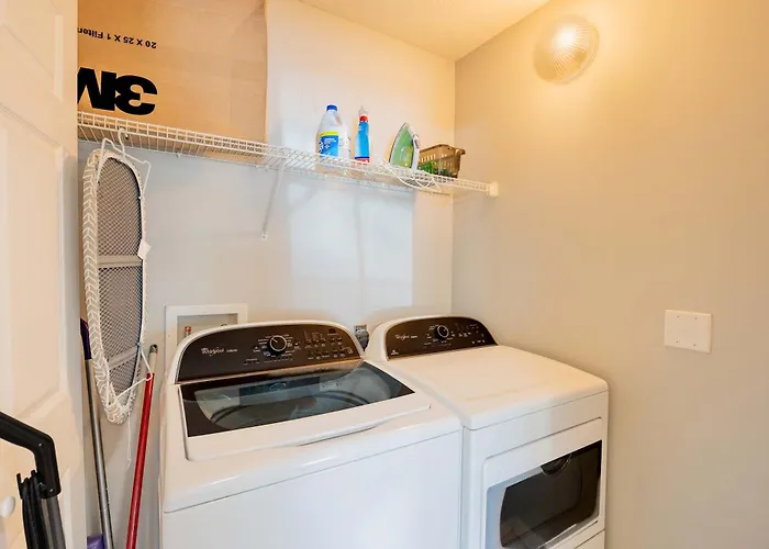 Charming Gray Home- 5 Mins From Gsu!