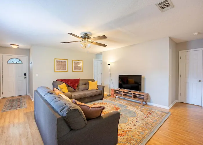 Charming Gray Home- 5 Mins From Gsu!