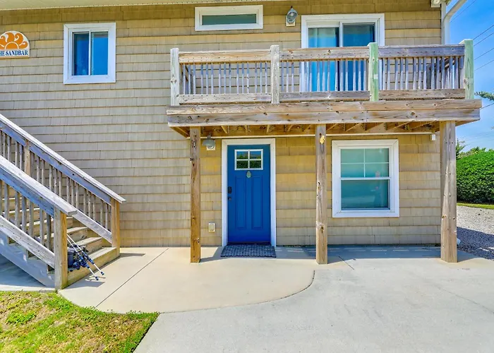 Steps To Beach: Bright Emerald Isle Retreat