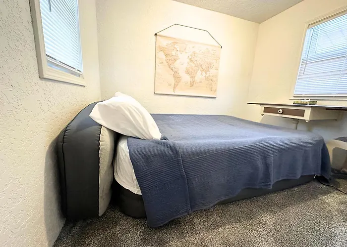 King Bed, 2 Full Baths, Easy Driveway Parking, 2Mi To Downtown & Coliseum