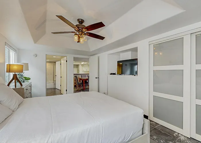 Great Balboa Penninsula Home II