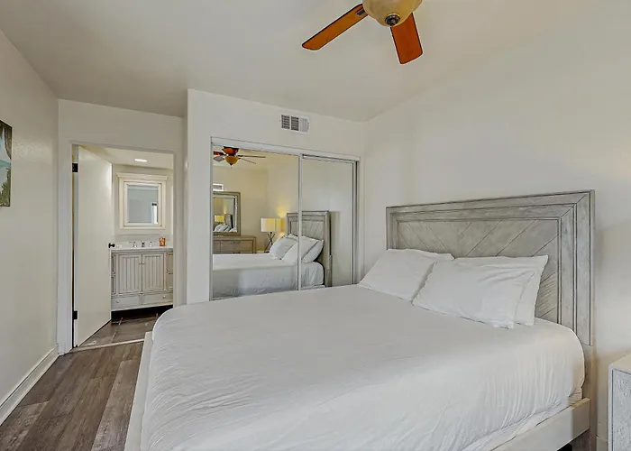Great Balboa Penninsula Home II