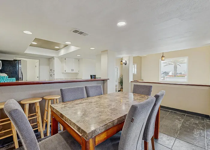 Great Balboa Penninsula Home II