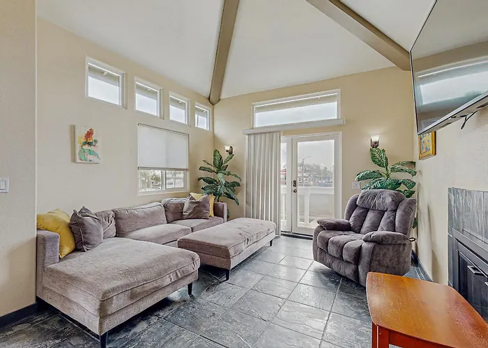 Great Balboa Penninsula Home II
