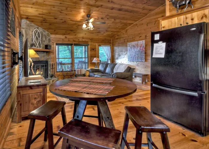 Bearfoot Ridge Wood-Burning Fireplace Cozy Hot Tub Serene Views