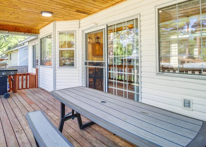 Walk To City Park: Family-Friendly Show Low Home