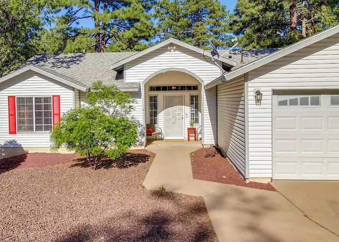 Walk To City Park: Family-Friendly Show Low Home