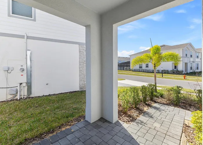 3787 Retreat 6Bd In Windsor Island Resort Location
