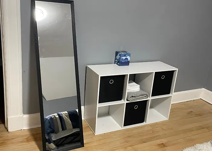 Comfy 3 Bed 1 Bath With Wifi In College And Restaurant Area