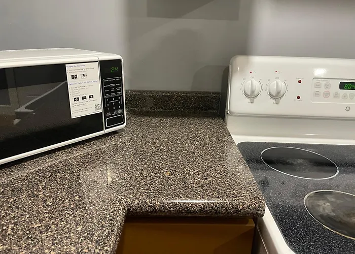 Comfy 3 Bed 1 Bath With Wifi In College And Restaurant Area