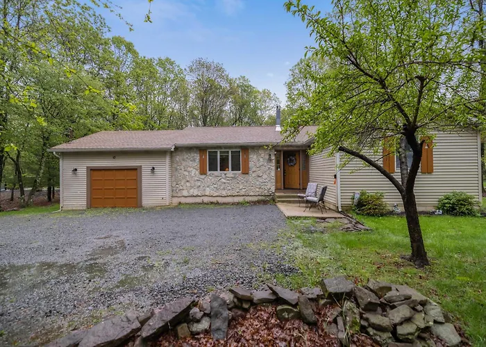 Serenity And Fun All In One In This Cozy Pocono Cabin