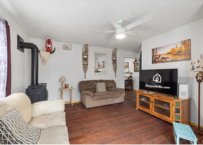 Rustic Cottage Very Cozy And Charming With Hot Tub And Fenced Yard