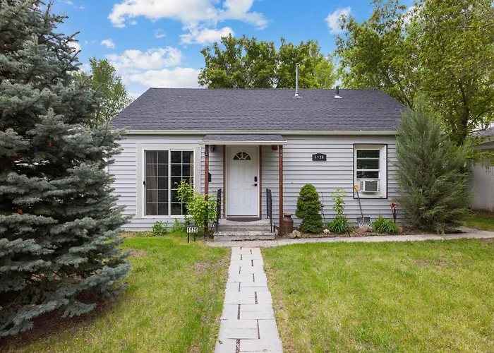 Rustic Cottage Very Cozy And Charming With Hot Tub And Fenced Yard