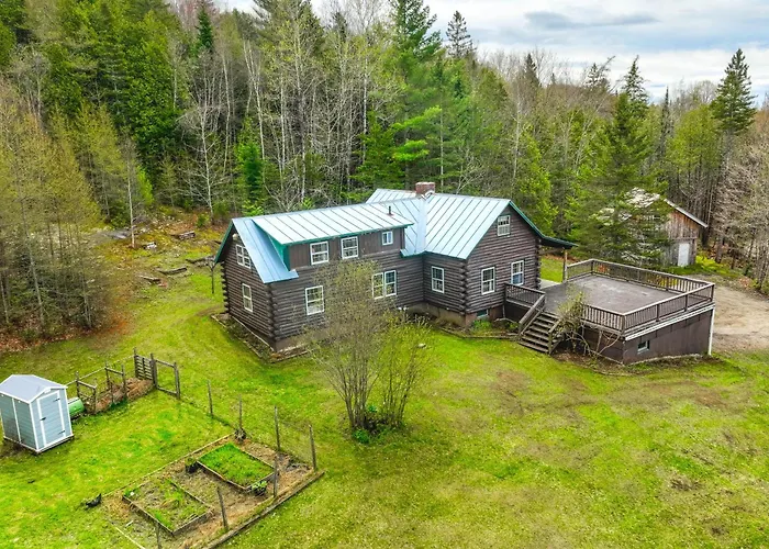 2 Mi To Lake Willoughby: Peaceful Log Cabin!
