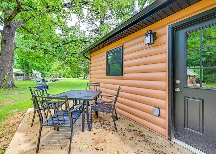 Near Mammoth Cave: Family-Friendly Cabin W/ Patio!
