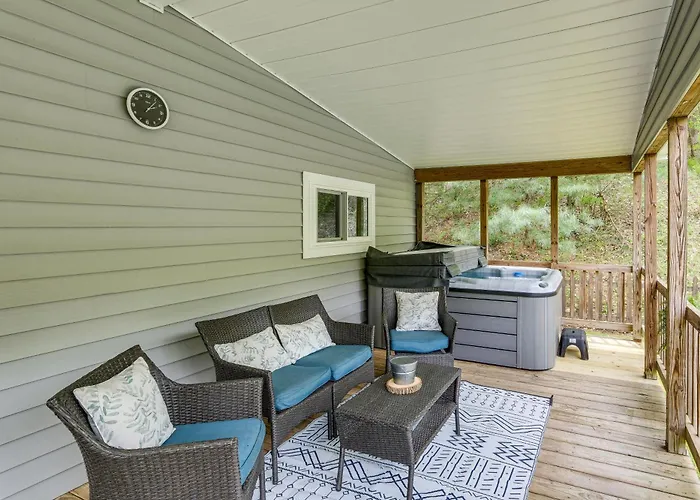 Walk To River: Loudonville Retreat W/ Hot Tub!