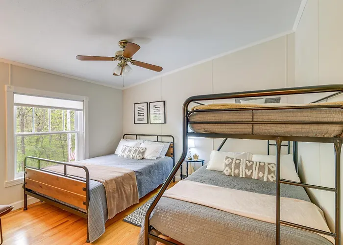 Walk To River: Loudonville Retreat W/ Hot Tub!