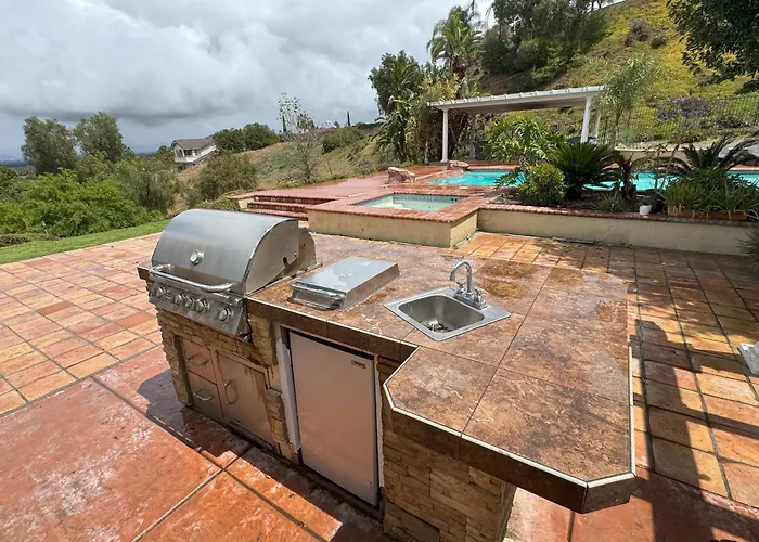 Riverside Views & Pool Retreat