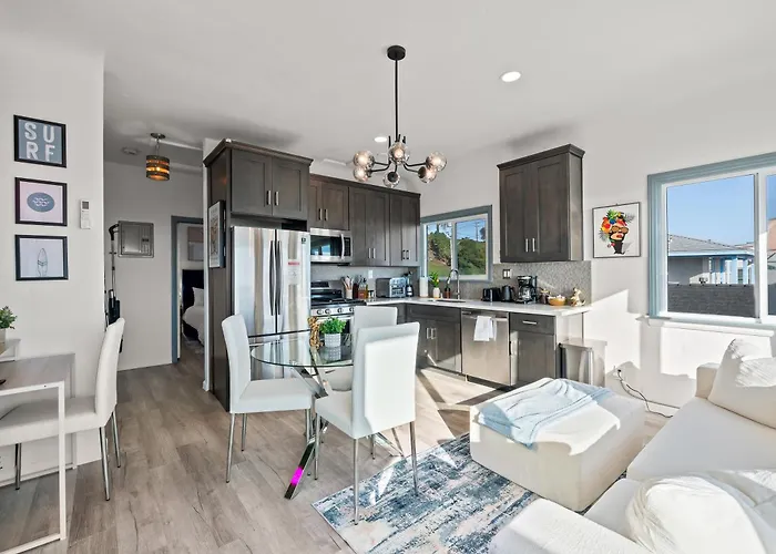 Luxury Beachside Gem Walk To Beach Ocean Views