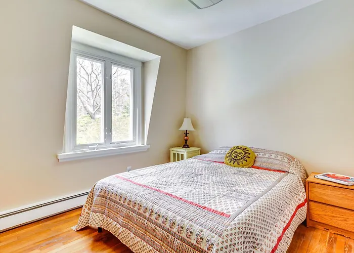 3 Mi To Cape Cod Bay: Marshfield Home W/ Balcony!