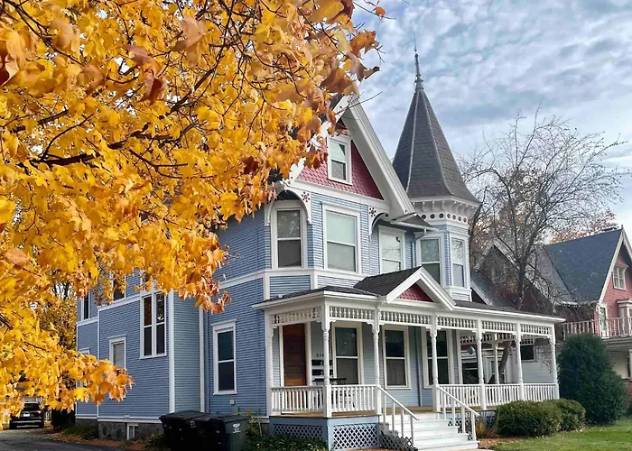 Charming Historic Upper | Walk To Downtown, Lakes