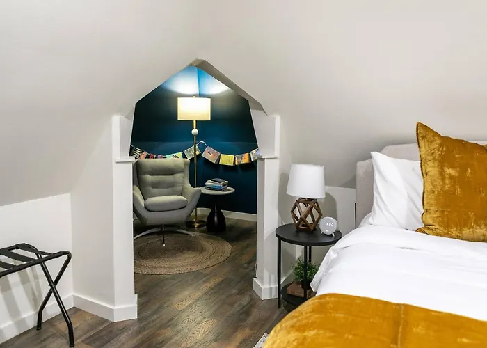 Charming Historic Upper | Walk To Downtown, Lakes