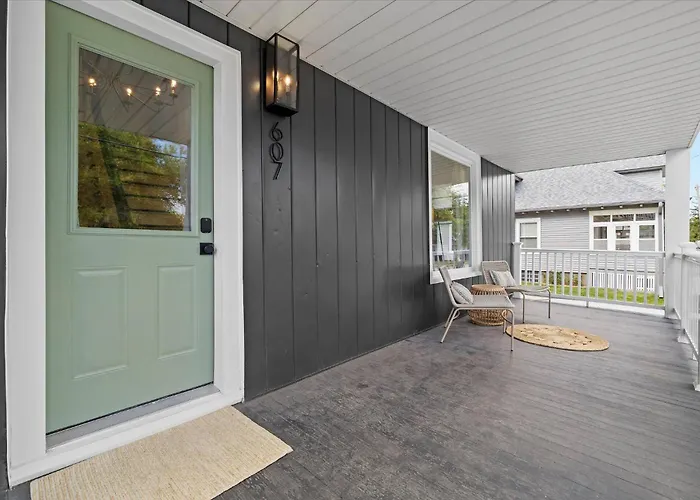 Stylish Home W/Fire Pit | Near Downtown & Weddings