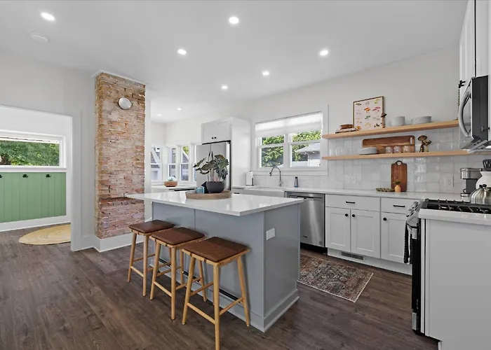 Stylish Home W/Fire Pit | Near Downtown & Weddings