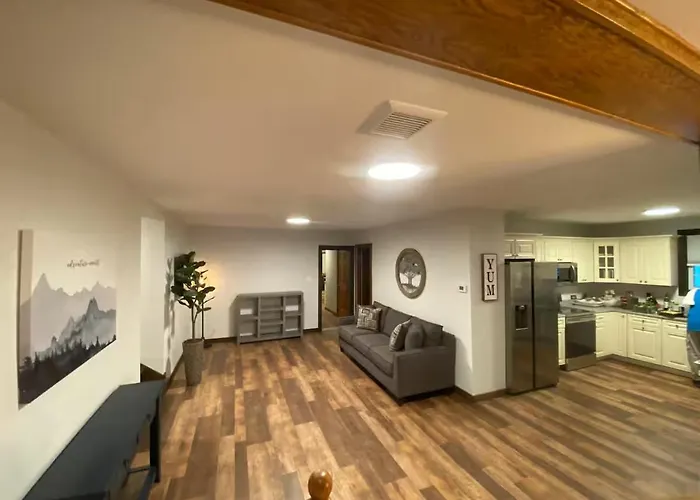 Stunning Renovated 4Br House