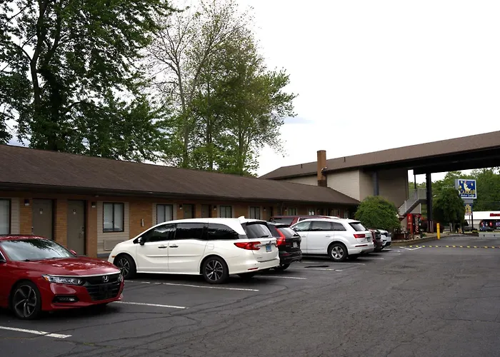Carrier Motor Lodge