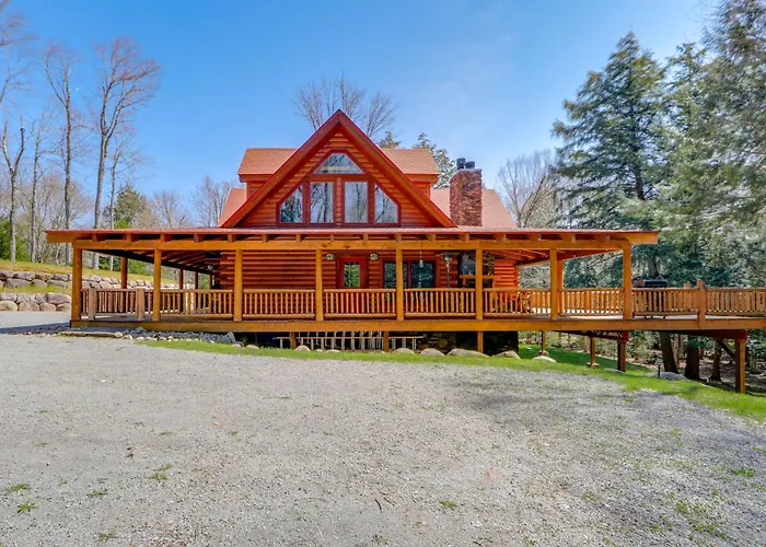 Hot Tub & Dock: Waterfront Cabin In Old Forge!