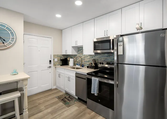 Beautiful Sunsets - Updated Condo - Steps To Beach - King Suite